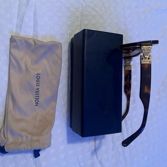 LouisVuitton Shades - Picture 4 of 4
